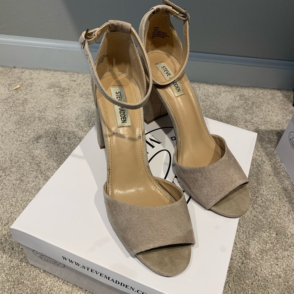 Steve Madden Taupe Heels